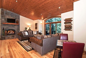 Rooney Ridge - Luxury 2600 Sq Ft, Cozy Fireplace, Family Room, Ping Pong Table!